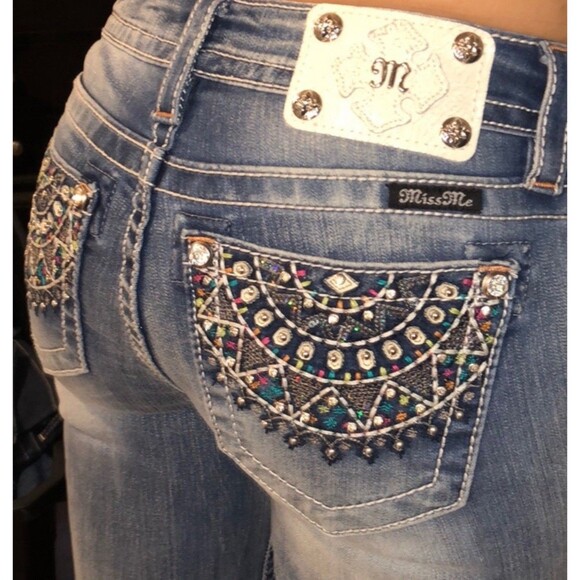 Miss Me Carnival Love Cuffed Capri Jeans Mid-rise Rhinestone Embroidered Bead 31 - Picture 1 of 16